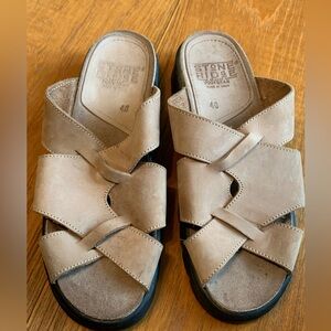 Stone Ridge (by Aldo) NWOT chunky nubuck suede sandals 9.5
